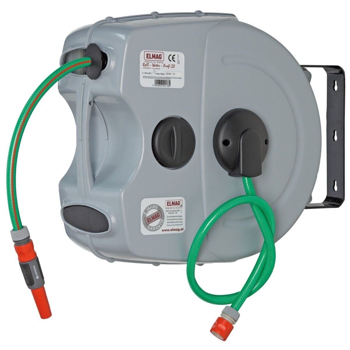 Graue automatische Schlauchaufrolleinheit mit grünem Wasserschlauch und orangen Anschlüssen, montiert auf Wandhalterung.