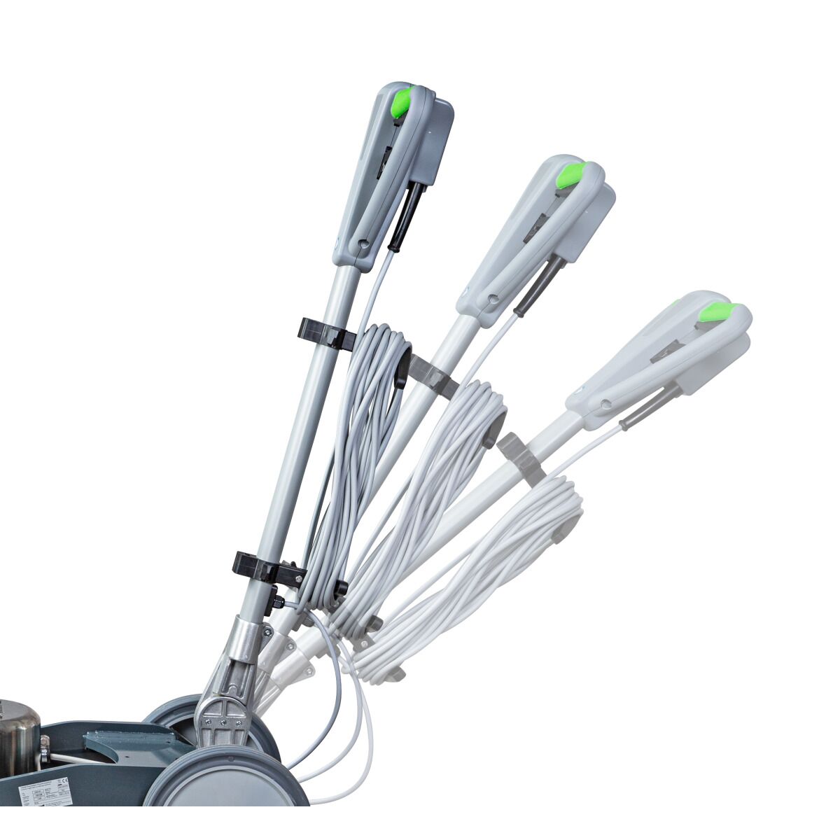 Bewegliche Griffstange einer Reinigungsmaschine mit Kabel, in mehreren Neigungswinkeln gezeigt.