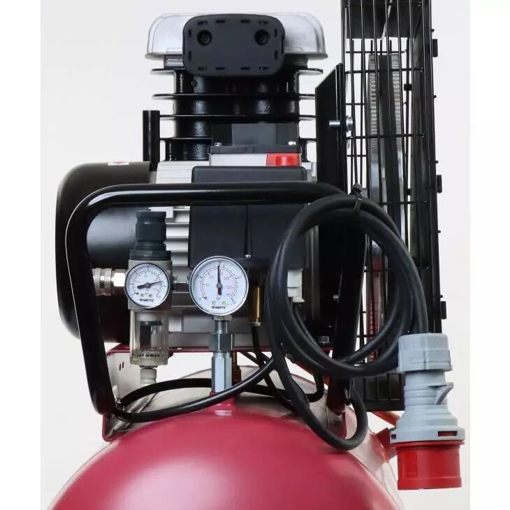 Frontansicht des ELMAG MEISTER Kompressors mit Motor, zwei Manometern und angeschlossenem Stromkabel.