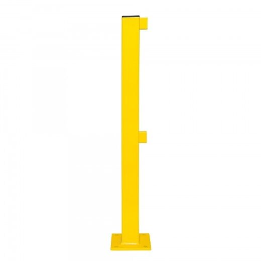 Einzelner gelber Stahlpfosten mit Bodenplatte und seitlichen Halterungen, auf weißem Hintergrund.