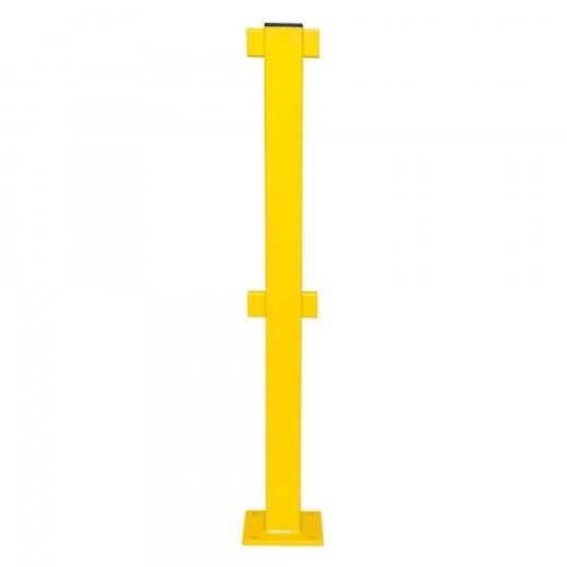 Gelber Stahlpfosten mit zwei seitlichen Halterungen und Bodenplatte, auf weißem Hintergrund.