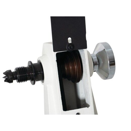 Blick auf den geöffneten Spindelkopf mit freiliegender Riemenscheibe und Gewindespindel.