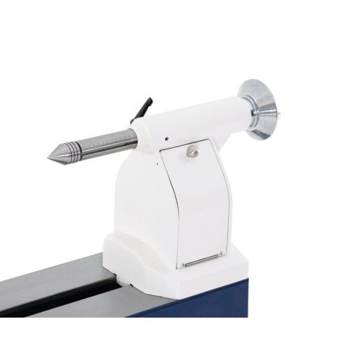 Nahaufnahme des Reitstocks mit eingesetzter Körnerspitze auf dem Maschinenbett der Drechselbank.