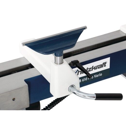 Detailansicht der Werkzeugauflage an der Führungsschiene der Drechselbank.