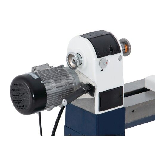 Rückseite des Motors einer Drechselbank mit Lüfter und elektrischen Anschlüssen.