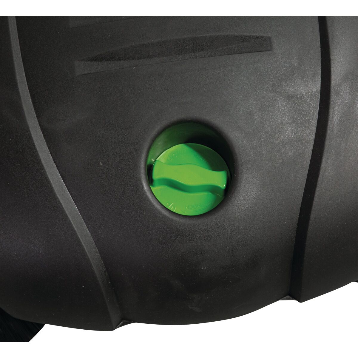 Nahaufnahme eines grünen Drehknaufs auf der Oberseite der Kehrmaschine.