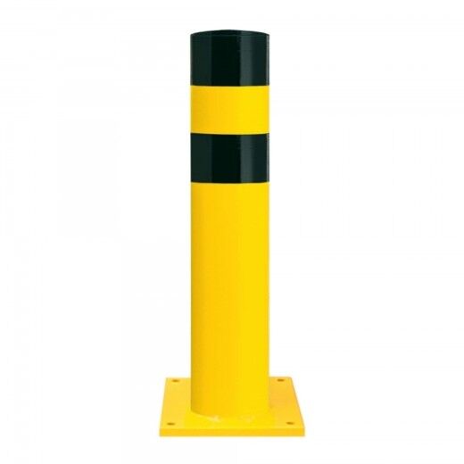 Stabiler Rammschutz-Poller aus gelb-schwarz beschichtetem Gütestahl mit Bodenplatte zur Verschraubung, in massiver Bauweise.