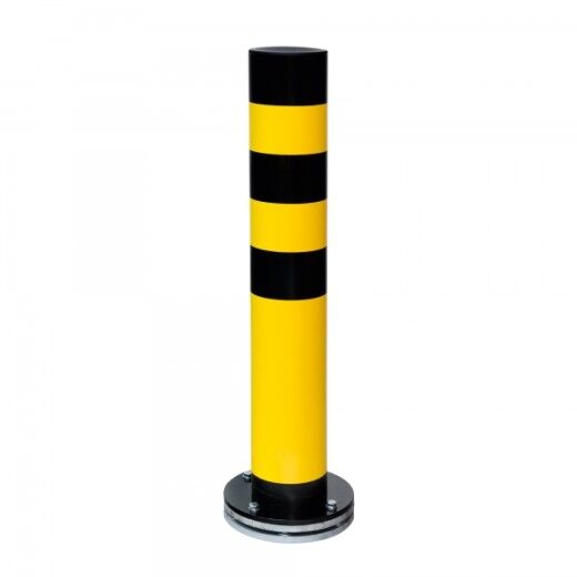 Gelb-schwarzer Rammschutzpfosten mit drei schwarzen Streifen, freigestellt vor weißem Hintergrund auf Bodenplatte montiert.