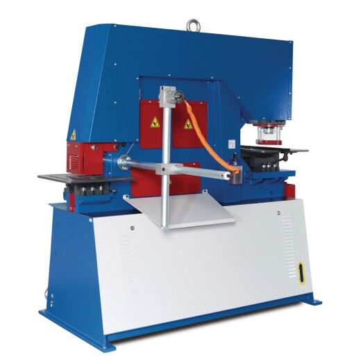 Seitliche Ansicht einer Metallbearbeitungsmaschine mit orangem Sicherheitsschlauch.