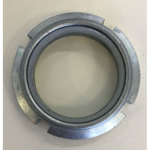 Nutmutter bei Messingzahnrad