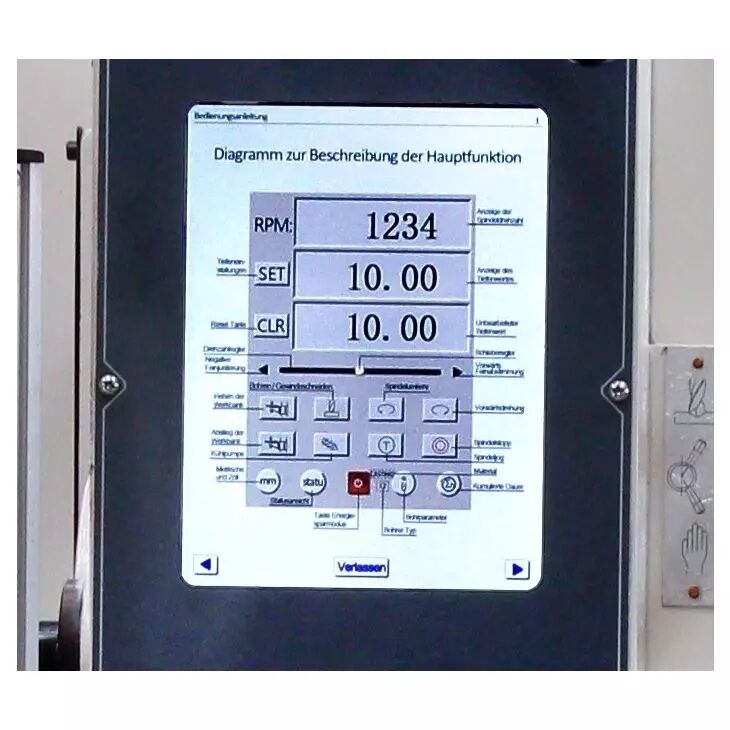 Display einer Bohrmaschine mit RPM-Anzeige, Einstellwerten und Symbolen zur Bedienung.
