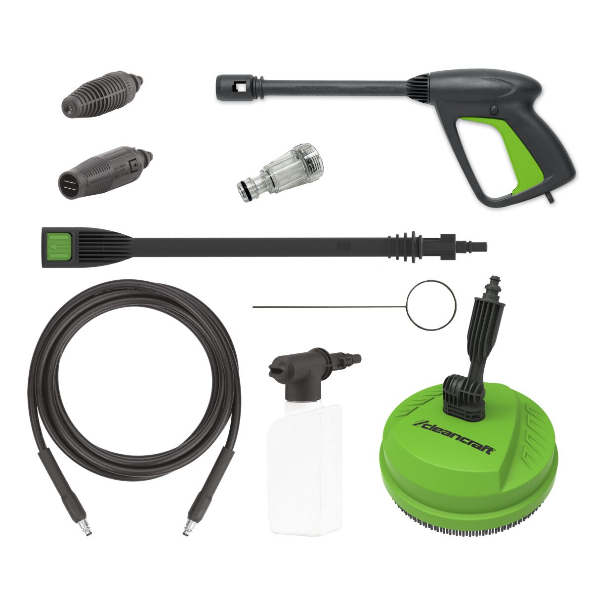 Zubehörset für Hochdruckreiniger, bestehend aus Spritzpistole, Lanzen, Düsen, Hochdruckschlauch, Reinigungsmitteltank und Flächenreiniger mit grünem Gehäuse.