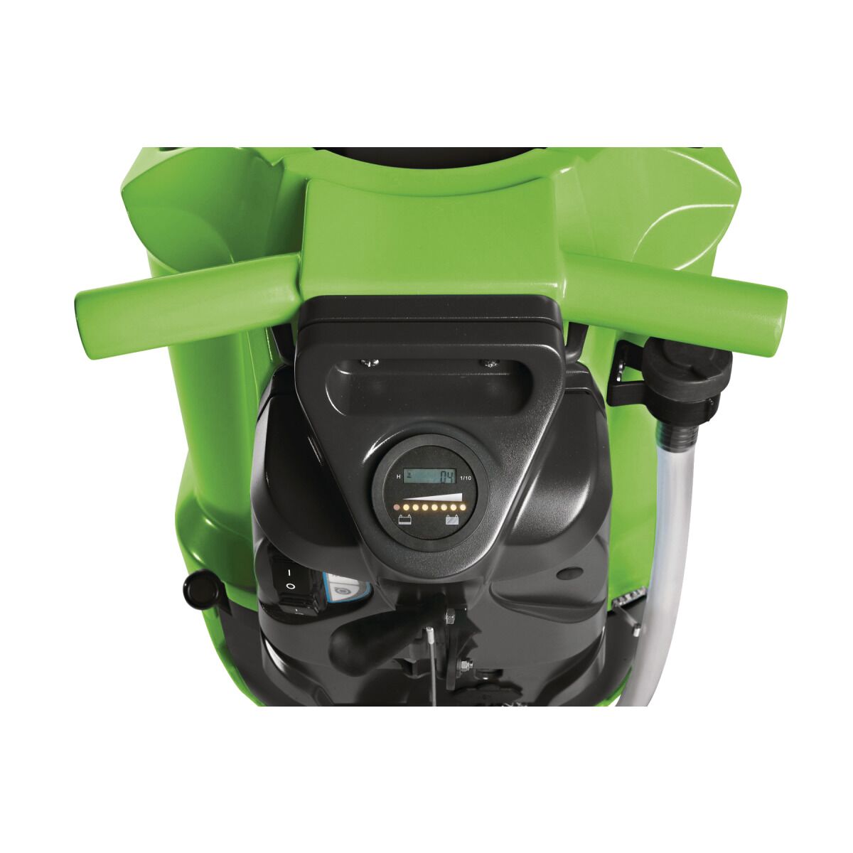 Bedienfeld einer Bodenreinigungsmaschine mit Griffen, Display und Schaltern in Nahaufnahme.