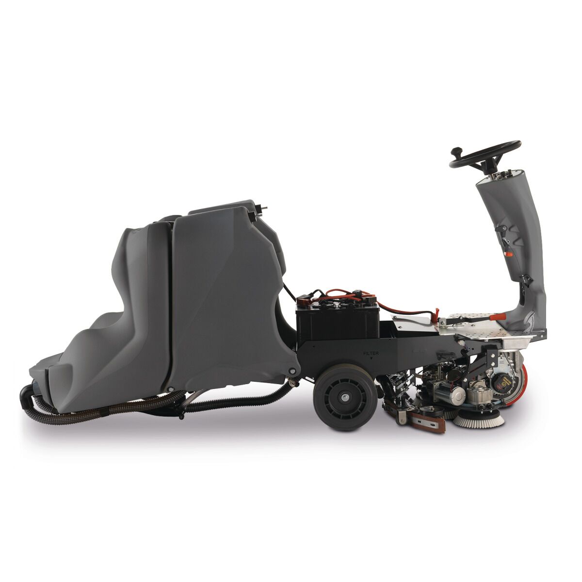 Seitenansicht einer geöffneten Aufsitz-Scheuersaugmaschine mit sichtbarem Wassertank und Batterien.