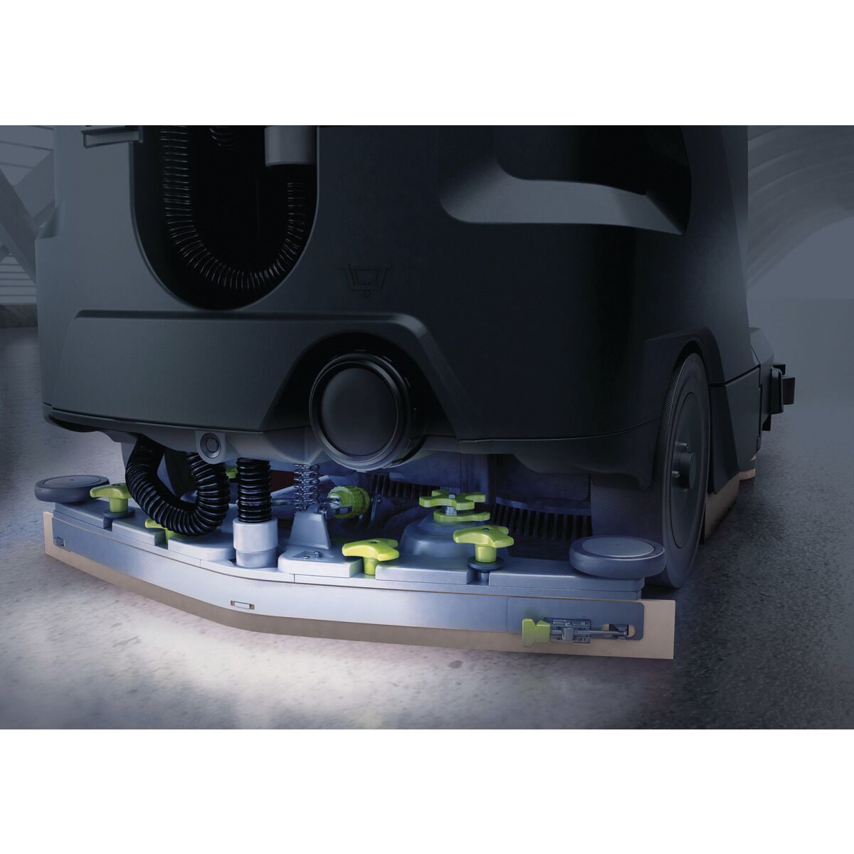 Unterseite einer Scheuersaugmaschine mit sichtbarem Saugfuß und Wasseranschlüssen.