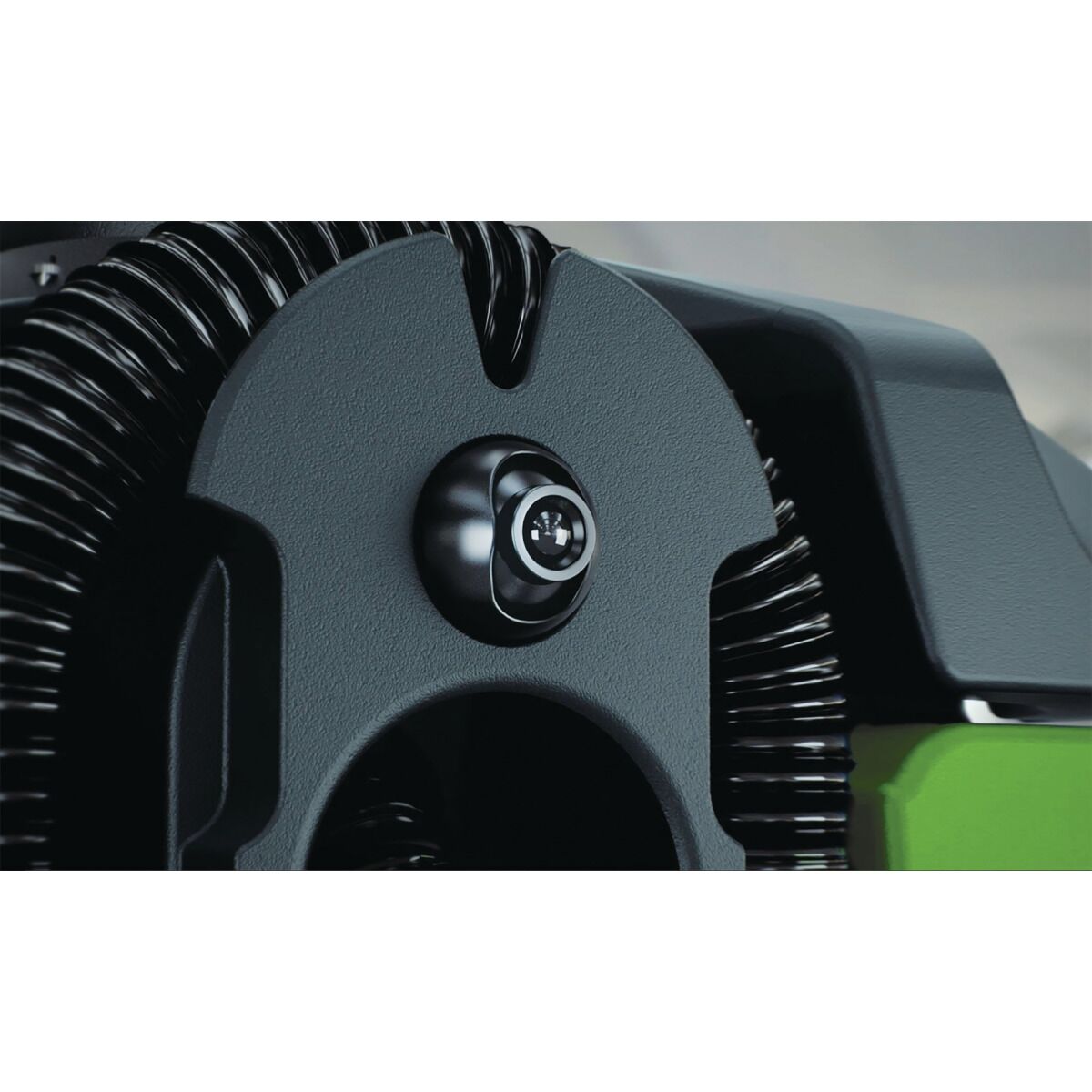 Nahaufnahme einer Kamera oder Sensoreinheit an der Rückseite einer Reinigungsmaschine.