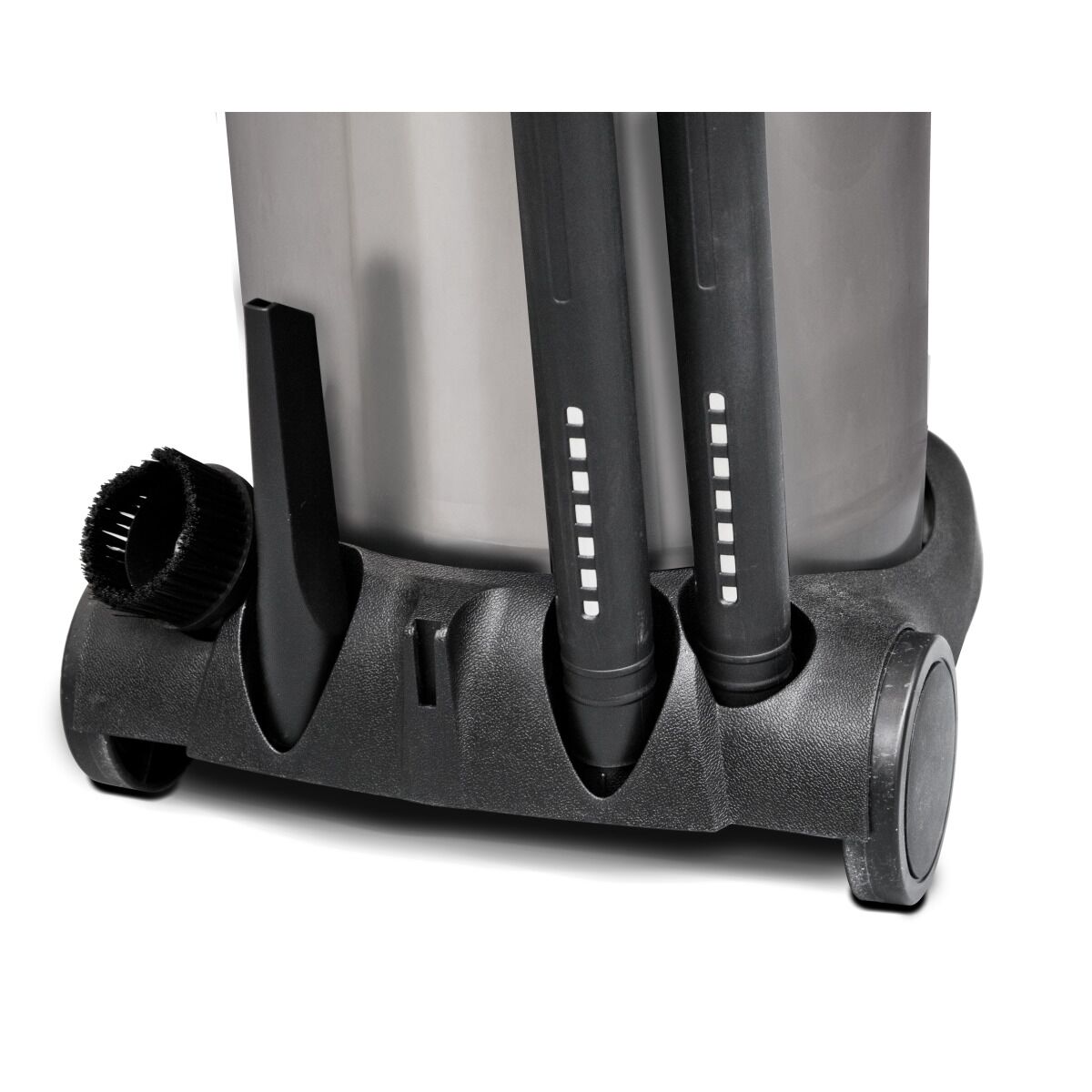 Detailaufnahme der Werkzeughalterung am Staubsauger mit aufgesteckten Rohren und Bürste.