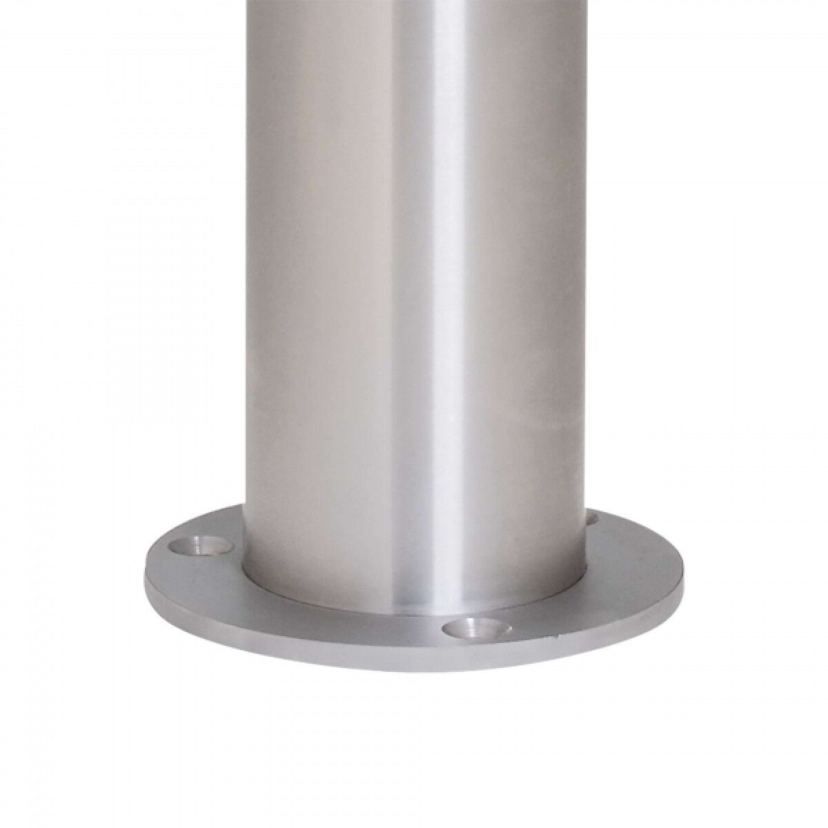 Nahaufnahme: runde Bodenplatte eines Edelstahl-Pollers mit zwei senkbaren Schraublöchern, weißer Hintergrund.