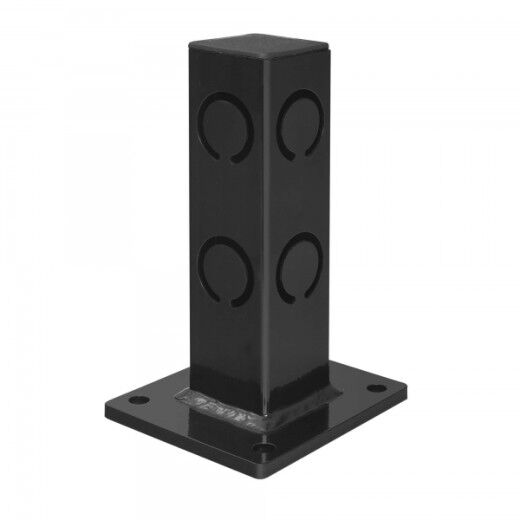 Schwarzer, quadratischer Metall-Eckpfosten mit Bodenplatte und vier eingelassenen Halbrund-Ausschnitten je Seite.