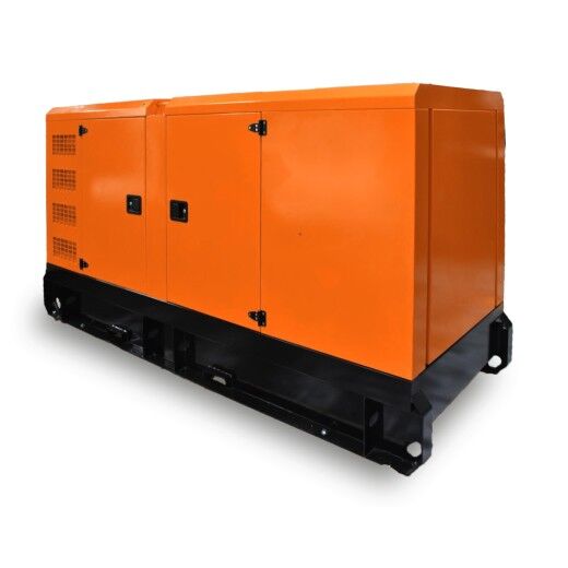 Schräge Rückansicht des orangefarbenen Notstromgenerators auf schwarzem Unterbau, Türen geschlossen, klare Linien und Gitteröffnungen sichtbar.