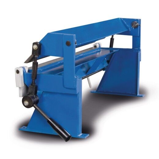 Rückansicht einer blauen manuellen Blechbiegemaschine mit schwarzem Hebel links.