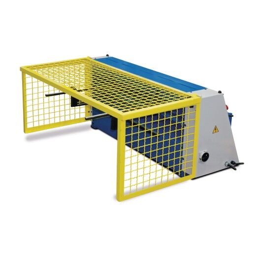 Seitliche Rückansicht der Biegemaschine mit geöffnetem gelben Schutzgitter.