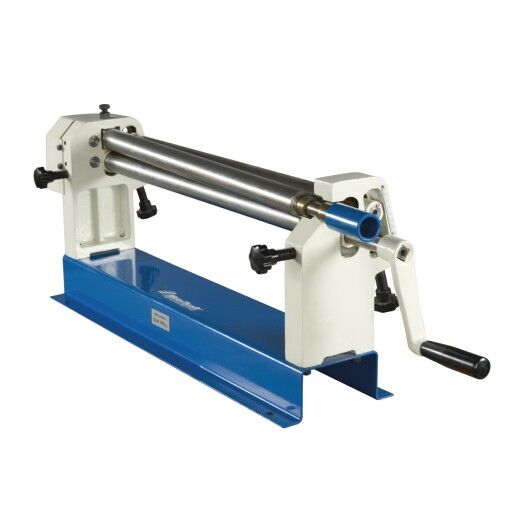 Schräg rückseitige Ansicht der Rundbiegemaschine mit drei Walzen und schwarzen Einstellknöpfen.