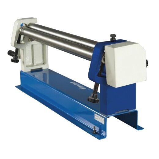 Blechbiegemaschine mit drei Walzen, Kurbelgriff rechts, Aufschrift „Metallkraft RBM 610-08“.