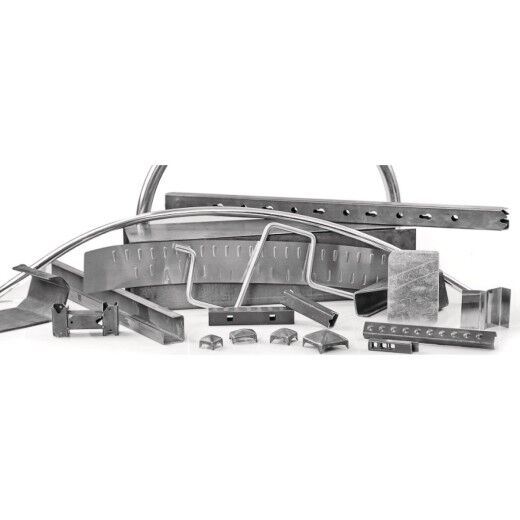 Verschiedene Metallteile und Profile, gefertigt mit der Stanzmaschine.