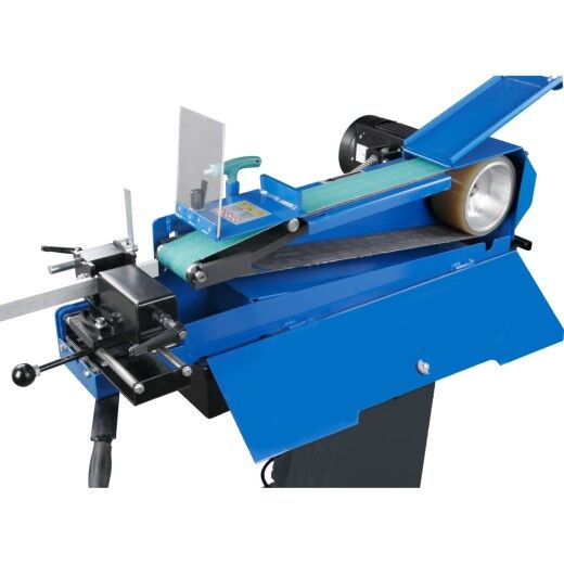 Bandschleifmaschine mit geöffnetem Gehäuse und sichtbarem grünen Schleifband.