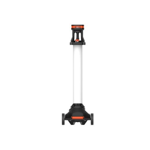 Schwarze Stehleuchte mit weißem Lichtrohr, unten zwei kleine Rollen, oben Lampenkopf mit orangefarbenen Elementen.
