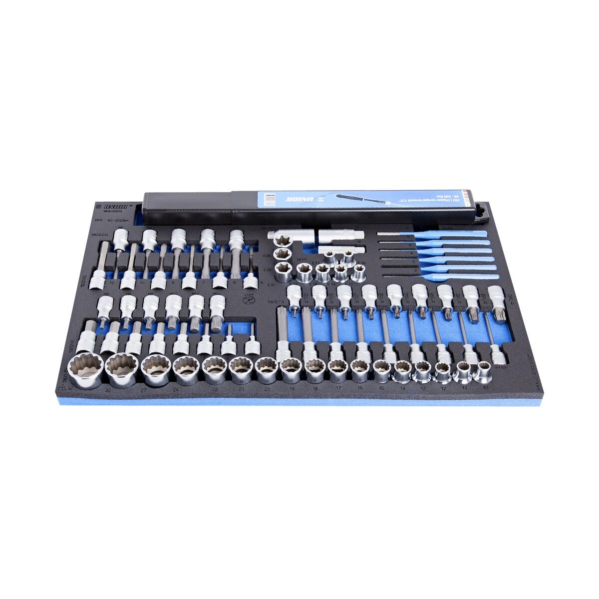 Schaumstoffeinlage mit Drehmomentschlüssel, E- und Torx-Stecknüssen, Bit-Stecknüssen, Verlängerungen und Markierstiften.