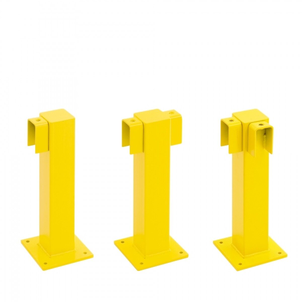 Drei gelbe Stahlpfosten mit Fußplatten nebeneinander; oben unterschiedliche U-förmige Halter, freigestellt vor weißem Hintergrund.