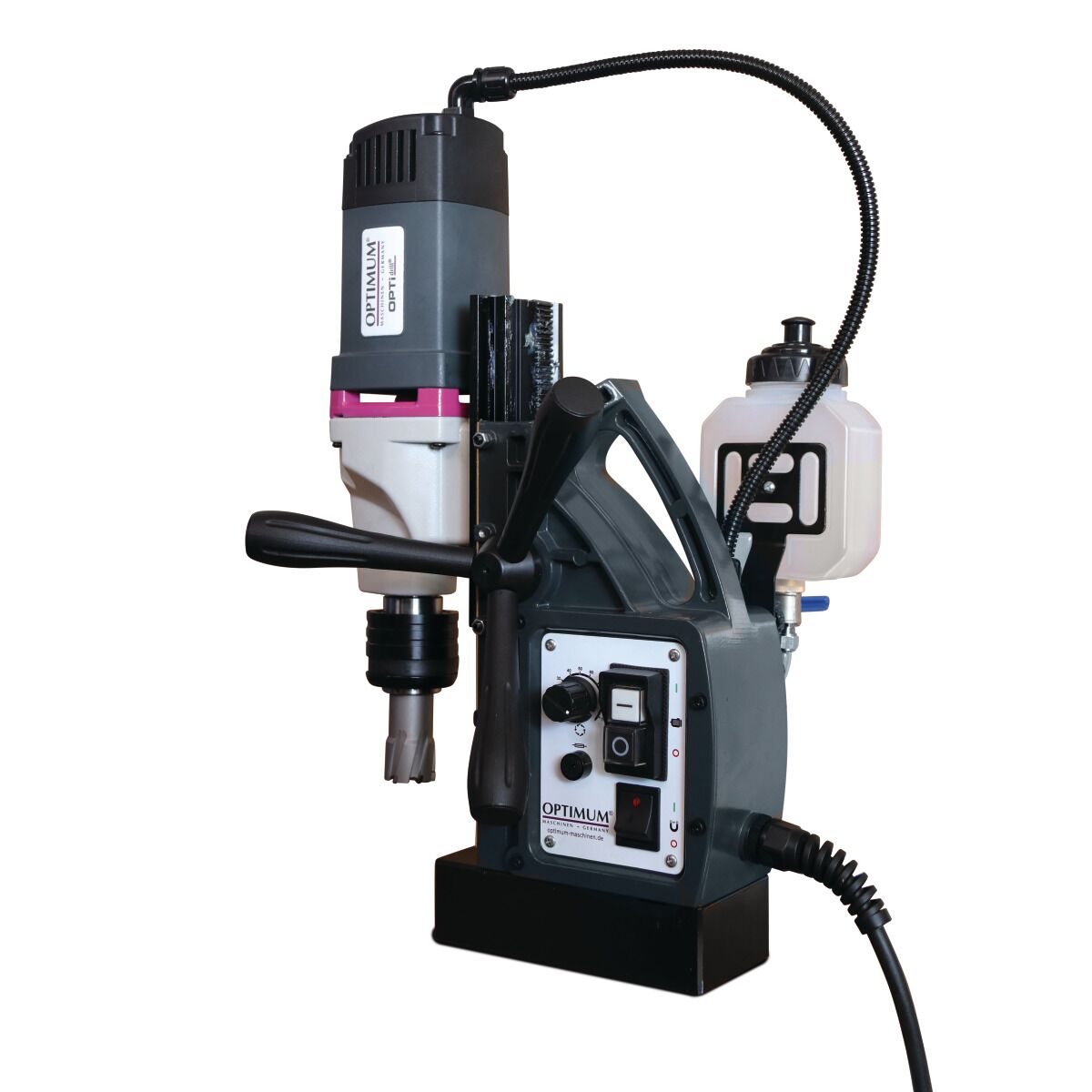 Magnet-Kernbohrmaschine OPTIMUM mit Kühlmittelbehälter und Netzkabel, schräge Frontansicht