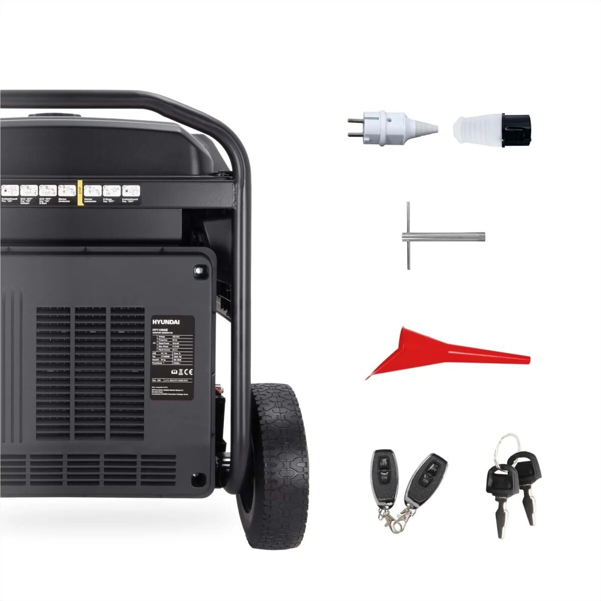 Seitlicher Generatorausschnitt mit Zubehör: zwei Adapter, Zündkerzenschlüssel, Öleinfülltrichter, zwei Fernbedienungen und zwei Schlüssel.