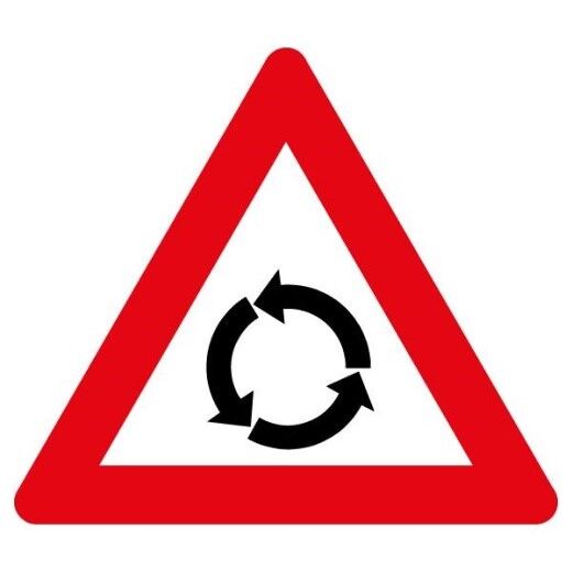 Verkehrsschild mit rotem Dreieck und drei schwarzen Pfeilen die einen Kreis bilden.