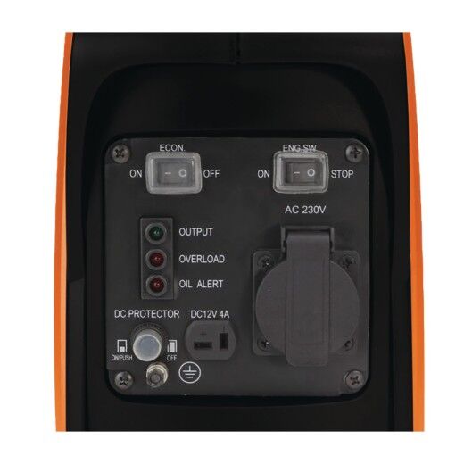 Bedienfeld eines Generators mit Schaltern, Kontrollleuchten, Steckdose und Anschlüssen.