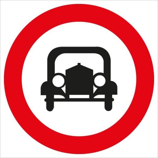 Verkehrszeichen: Weißer Kreis mit rotem Rand & schwarzem mehrspurigen Fahrzeug. Bedeutet: Fahrverbot für alle mehrspurigen Kraftfahrzeuge.