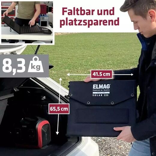 Mann verstaut klappbares 220 W Solarpanel mit 8,3 kg im Kofferraum, Maße sind markiert.