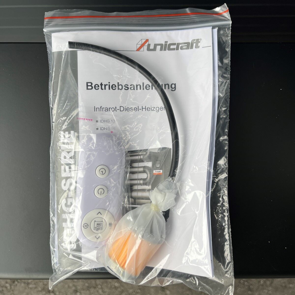 Beutel mit Betriebsanleitung, Fernbedienung, Schlauch und Filter für Unicraft IDHG 13.
