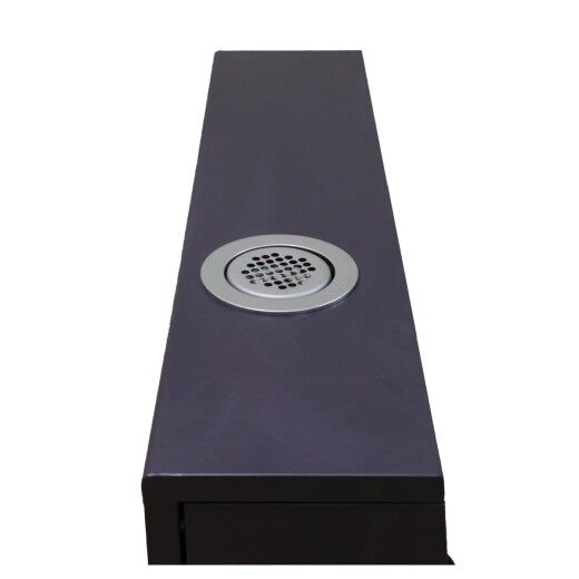 Oberseite eines Heizgeräts mit rundem Lüftungsgitter aus Metall.