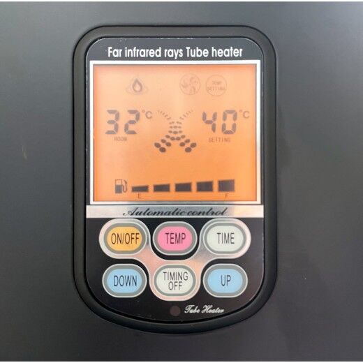 Nahaufnahme eines Bedienfelds mit Display und farbigen Funktionstasten, zeigt Temperaturanzeige.