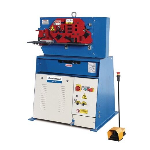 Gesamtansicht der Metallbearbeitungsmaschine von vorne mit Bedienfeld und Fußschalter.