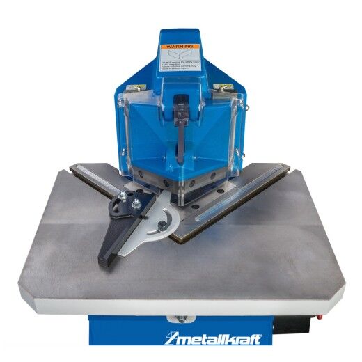 Frontansicht der Arbeitsfläche mit V-Messer und Anschlägen.